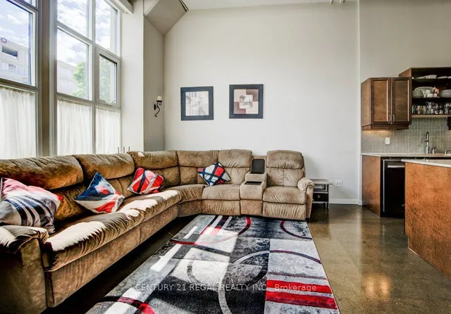 Additional image 19 of 404 King St Unit 102