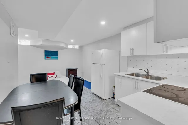 Additional image 28 of 51 Sweetwood Circ