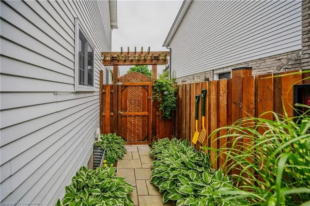 Additional image 30 of 64 Cedar Crest St