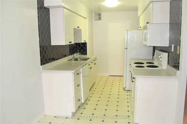 Additional image 5 of 633 Bay St Unit 516