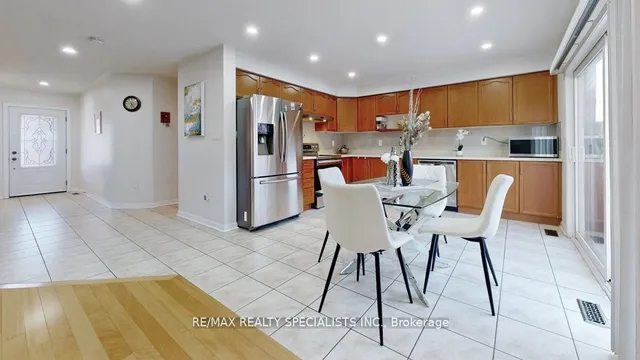 Additional image 10 of 13 Degrassi Cove Circ