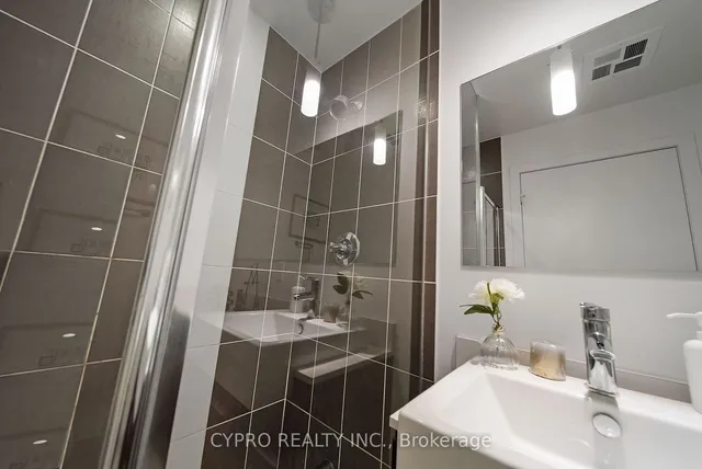 Additional image 18 of 770 BAY St Unit 601