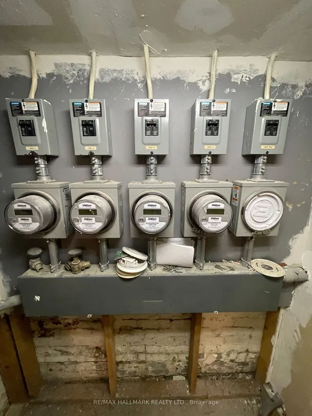 Additional image 36 of 414 Dundas St