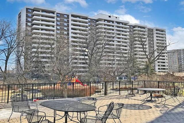 Additional image 40 of 5 Lisa St Unit 401