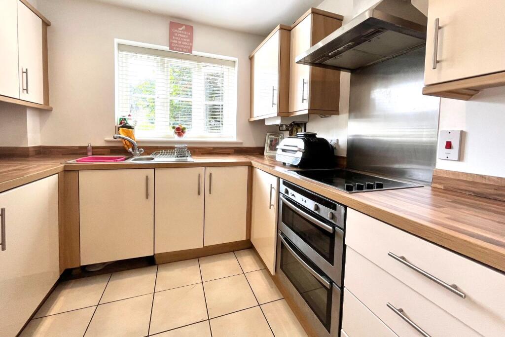 Additional image 5 of Page Place, Frogmore, St. Albans, Hertfordshire, AL2