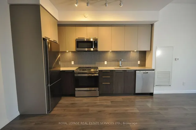 Additional image 12 of 4208 Dundas St Unit 702