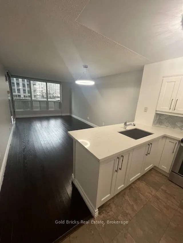 Additional image 4 of 750 Bay St Unit 610