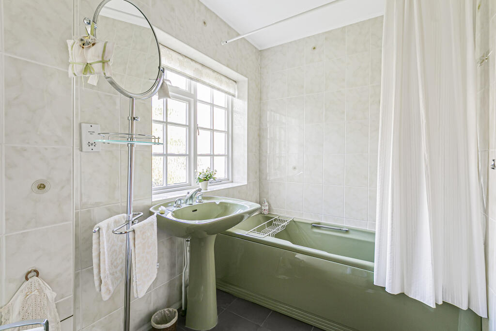 Additional image 18 of Badgers Walk, Tewin, AL6