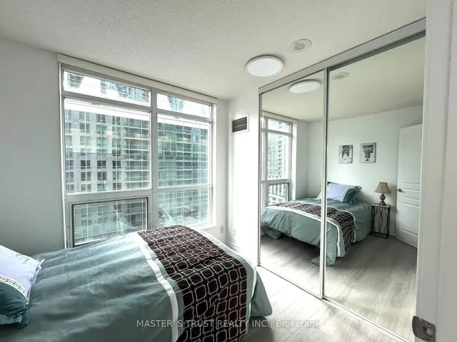 Additional image 13 of 18 Yonge St Unit 1213