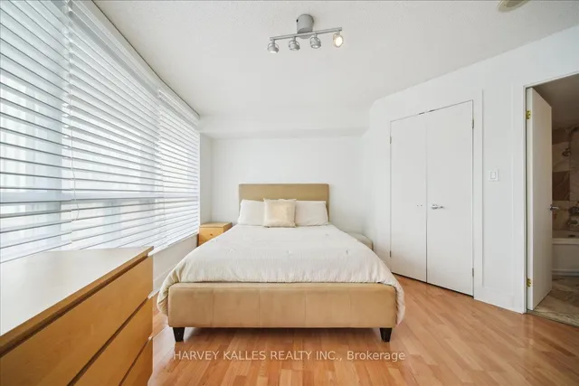 Additional image 28 of 550 Queens Quay Unit 809