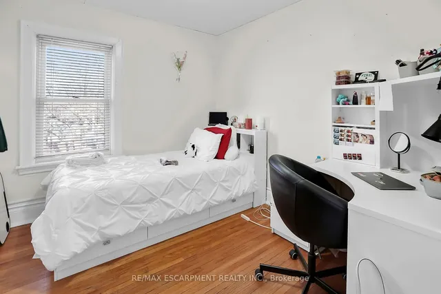 Additional image 17 of 21 Paisley Ave