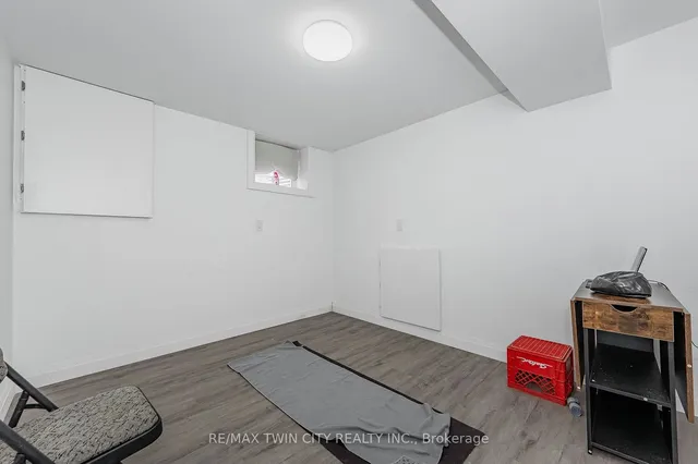 Additional image 32 of 16 Overlea Cres