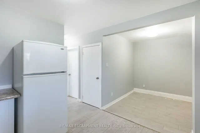 Additional image 16 of 289 Roxborough Ave