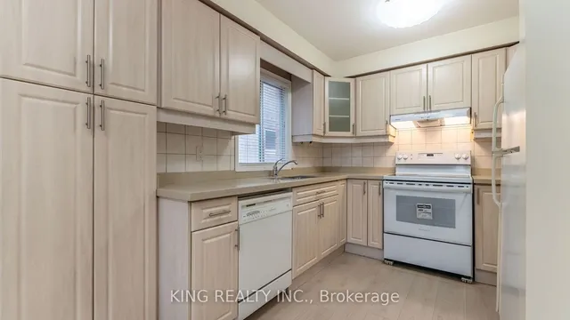 Additional image 12 of 8 Hummingbird Crt