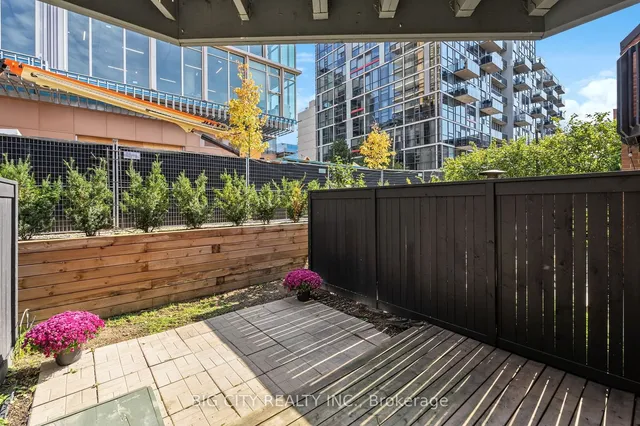 Additional image 20 of 570 Wellington St Unit 12B