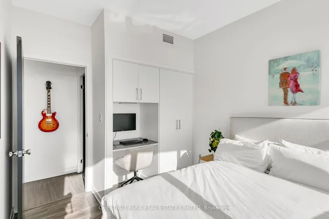 Additional image 26 of 25 Capreol Crt Unit 3010