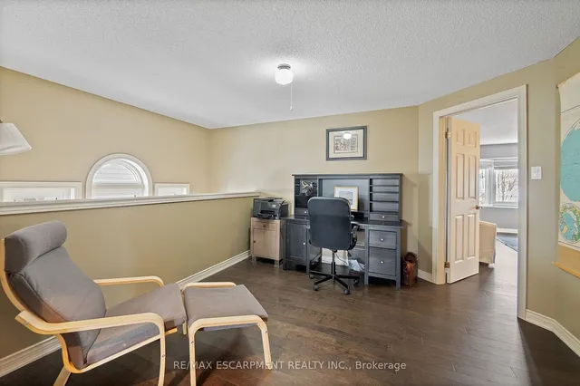 Additional image 19 of 45 STRATHROY Cres