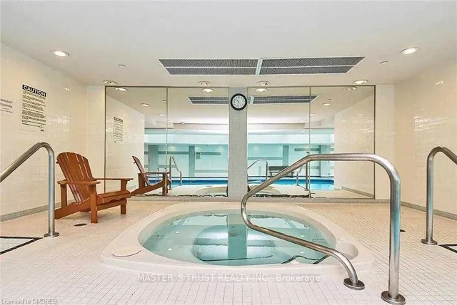 Additional image 19 of 18 Yonge St Unit 1213
