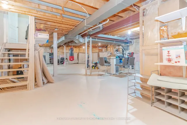 Additional image 33 of 39 Huntspoint Dr