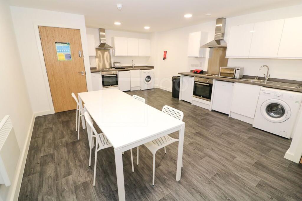 Additional image 5 of COLONNADE HOUSE INCLUDES ELECTRIC + WATER BILLS