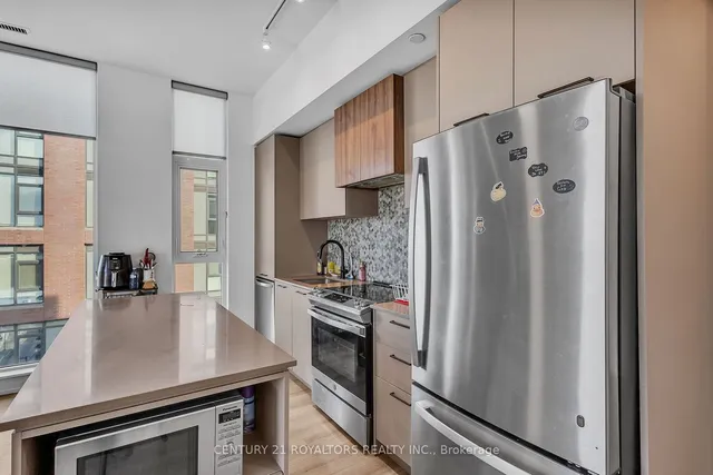 Additional image 19 of 10 Lagerfeld Dr