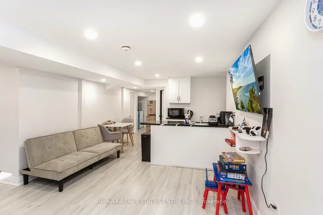 Additional image 33 of 1015 Vickerman Way