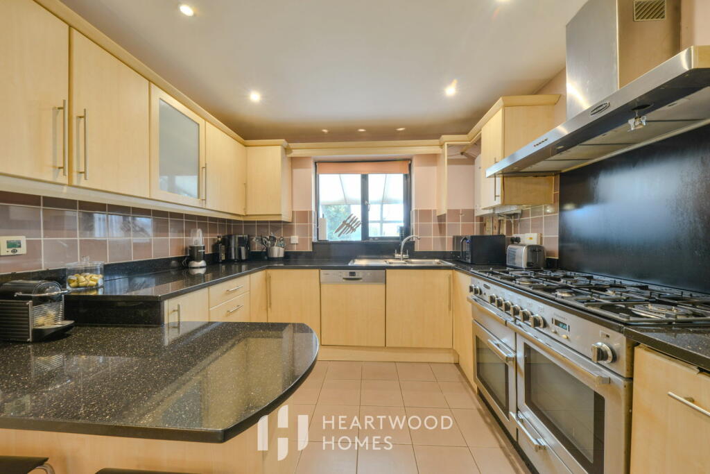 Additional image 3 of Old Orchard, Park Street, St. Albans, AL2 2QB