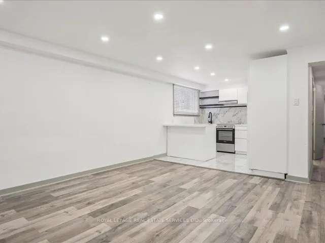 Additional image 31 of 18 Thirty Third St