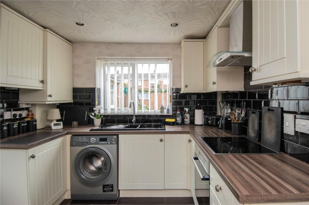 Additional image 3 of York Close, Bromsgrove, Worcestershire, B61