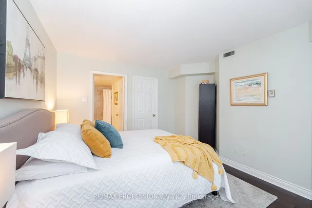 Additional image 22 of 7 Broadway Ave Unit 301