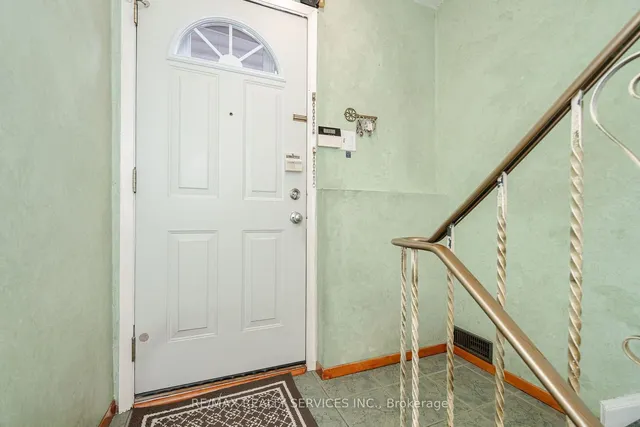 Additional image 27 of 171 Montrose Ave