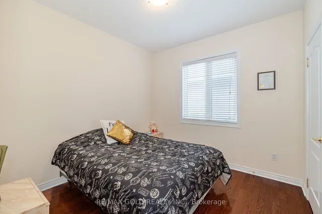 Additional image 30 of 36 Quatro Cres