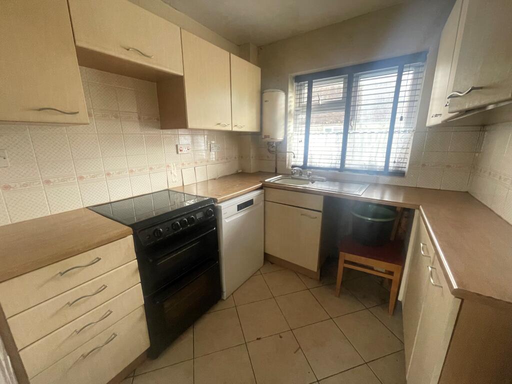 Additional image 5 of Flat, 11 Silver Street, Warminster, Wiltshire BA12 8PS