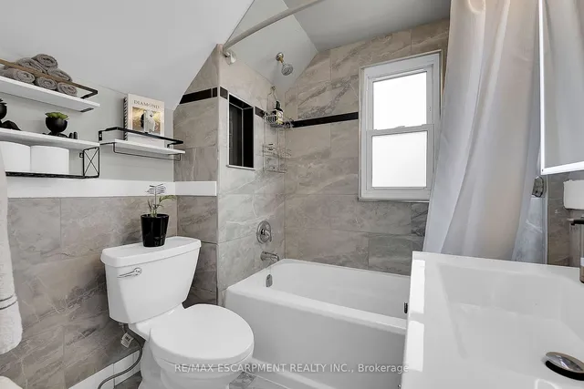 Additional image 19 of 53 1/2 Robins Ave