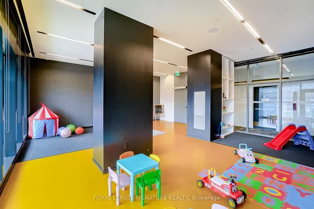 Additional image 27 of 21 Lawren Harris Sq Unit 617