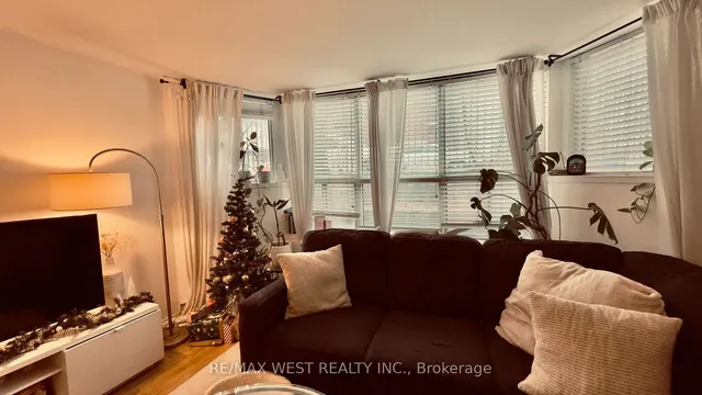 Additional image 24 of 1061 Bathurst St