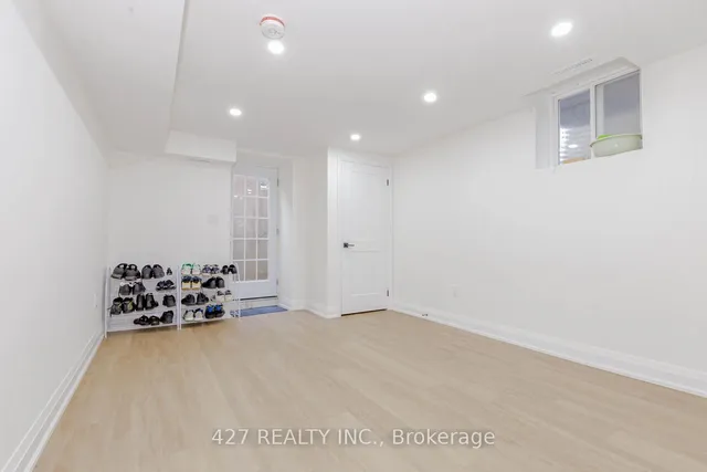 Additional image 32 of 42 Courtleigh Sq