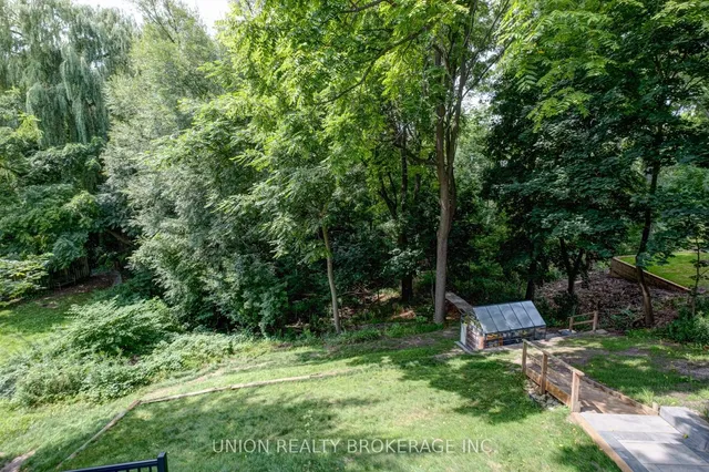 Additional image 36 of 116 Scarboro Cres