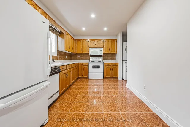 Additional image 16 of 105 WILSON St Unit 17