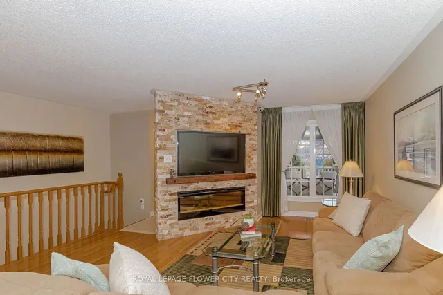 Additional image 6 of 142 Vintage Gate