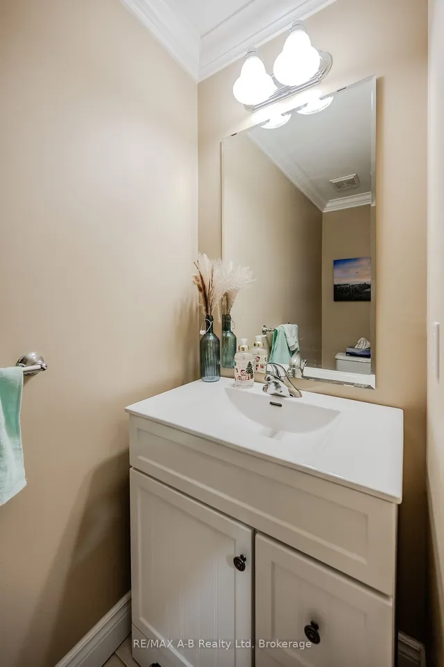 Additional image 22 of 252 Edgewater Cres