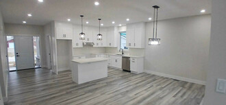 Additional image 3 of 64 Queen St W