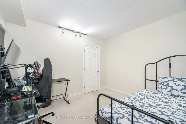 Additional image 34 of 39 Pin Lane