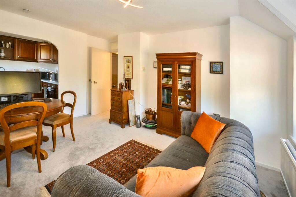 Additional image 10 of Hawkshill, Dellfield, St. Albans