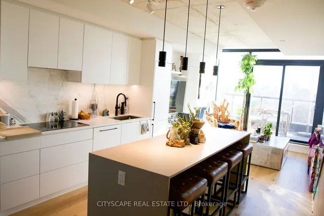 Additional image 18 of 899 College St Unit 618