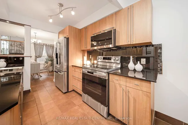 Additional image 13 of 78 Simmons Blvd