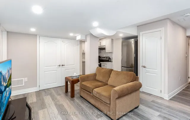 Additional image 33 of 949 logan Dr