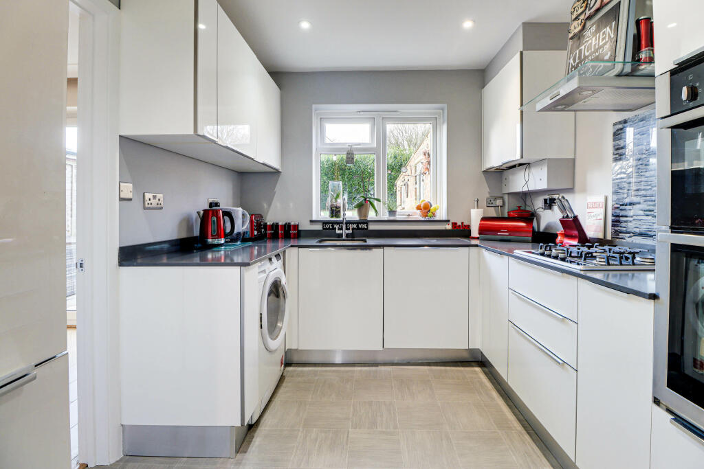 Additional image 6 of Springfield Crescent, Harpenden, Hertfordshire, AL5