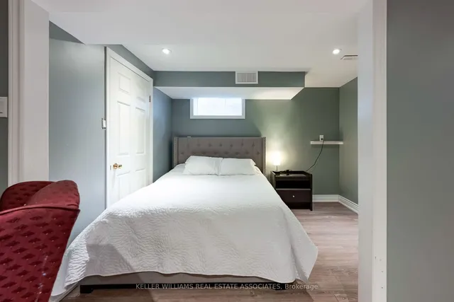 Additional image 33 of 31 Harmsworth Ave