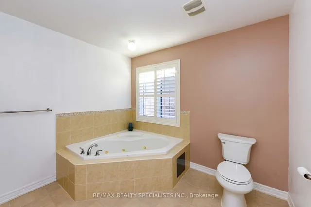 Additional image 30 of 37 Bluffwood Cres